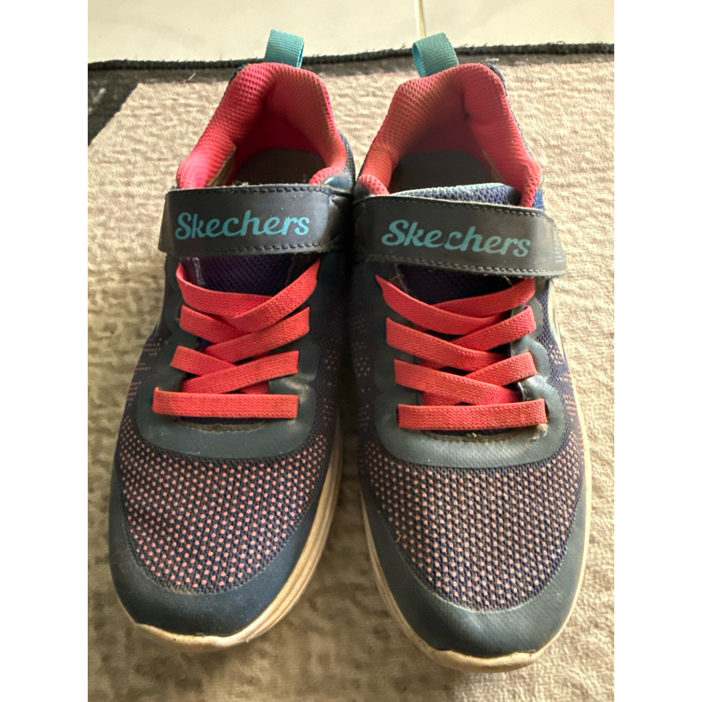 รองเท้าผ้าใบแบรนด์ sketcher ￼