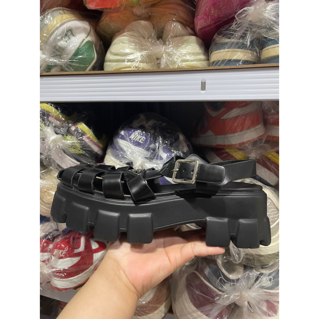 รองเท้ามือสองแบรนด์ Prada size40//25cm.