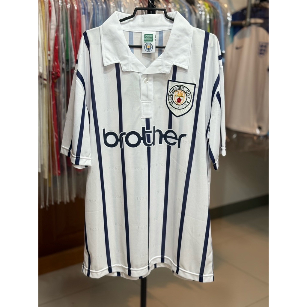 เสื้อบอลแท้ Manchester City 1993 เสื้อปีเก่าทำใหม่SCORE DRAW)*สินค้าอาจจะอัพเดทล่าช้าก่อนสั่งสินค้าท