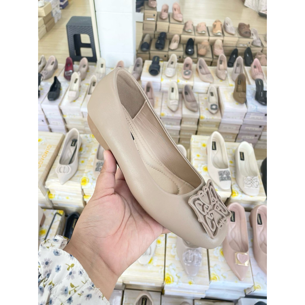 รองเท้าแฟชั่นรุ่นcavawiaมีพร้อมส่ง