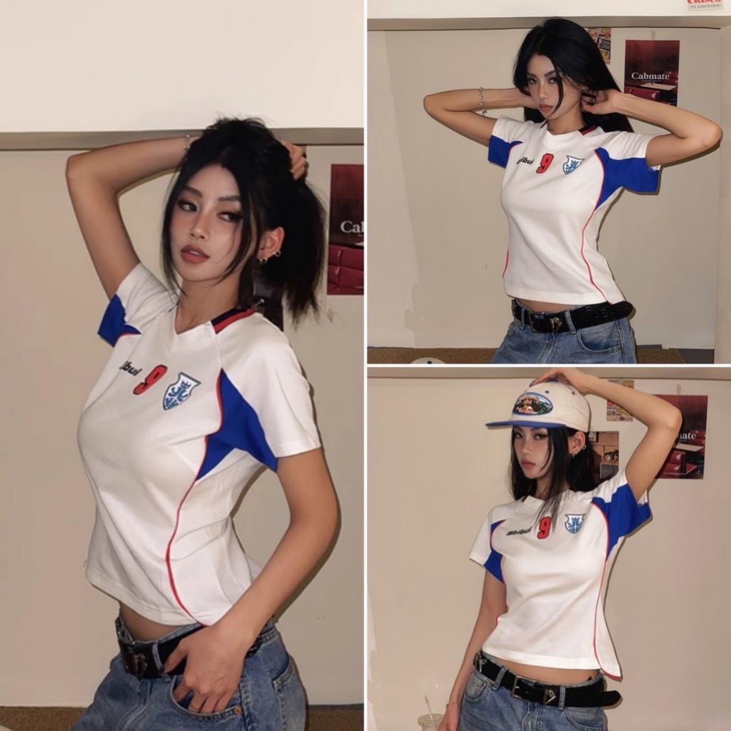 Beryl 🌻เสื้อยืดสวยๆผู้หญิง เสื้อพิมพ์ลาย คอวี แขนสั้น เซ็กซี่ ทรงเข้ารูป สไตล์สปอร์ตแบบอเมริกัน ดีไซน์การประกบ