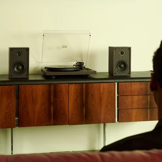 Gadhouse HENRY Turntable with Bookshelf Speakers | เครื่องเล่นแผ่นเสียง Henry พร้อมลำโพงสเตอริโอ