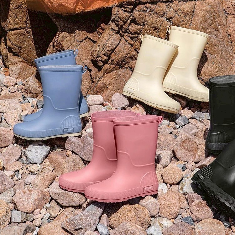 รองเท้าบูทกันฝน พื้นหนา กันลื่น กันน้ำได้ รองเท้าบูทผู้หญิง บูทสั้น แฟชั่นกลางแจ้ง ทำสวน สไตล์เกาหลี