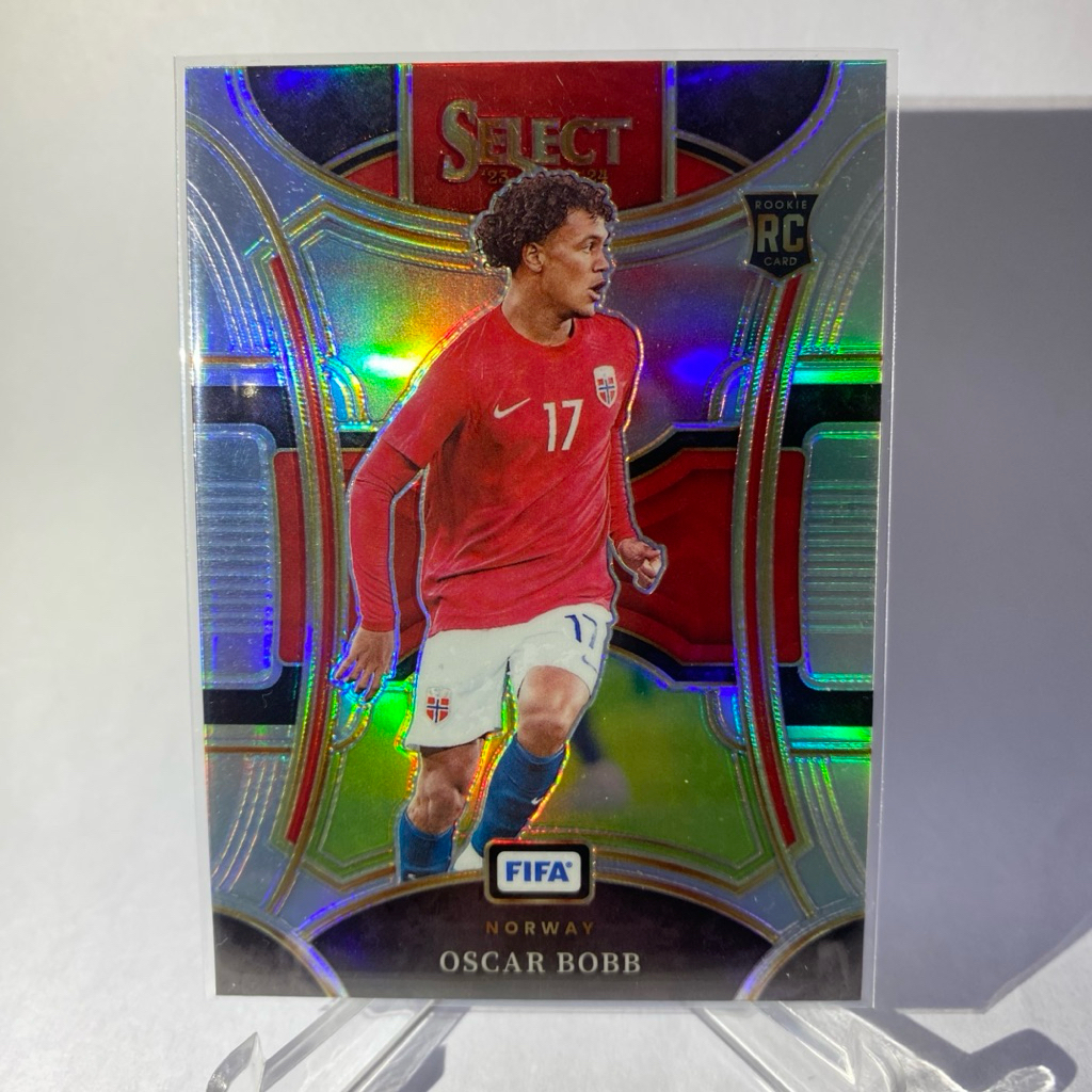 การ์ดนักฟุตบอลสำหรับสะสม OSCAR BOBB, RC, (PRIZM), PANINI Select 2024
