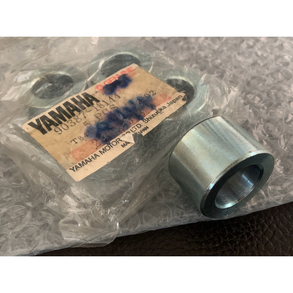 Yamaha DT100 YL2 YL1 YAS1 LS2 RS100 บูทล้อหลัง แท้ใหม่ 90384-18144 1ชิ้น ไม่ได้ถุงพาสนะครับ