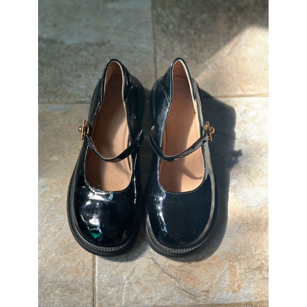 ส่งต่อ รองเท้า labotte.bkk ใส่ไม่ถึง10ครั้ง ไซส์24.5cm สภาพ85%