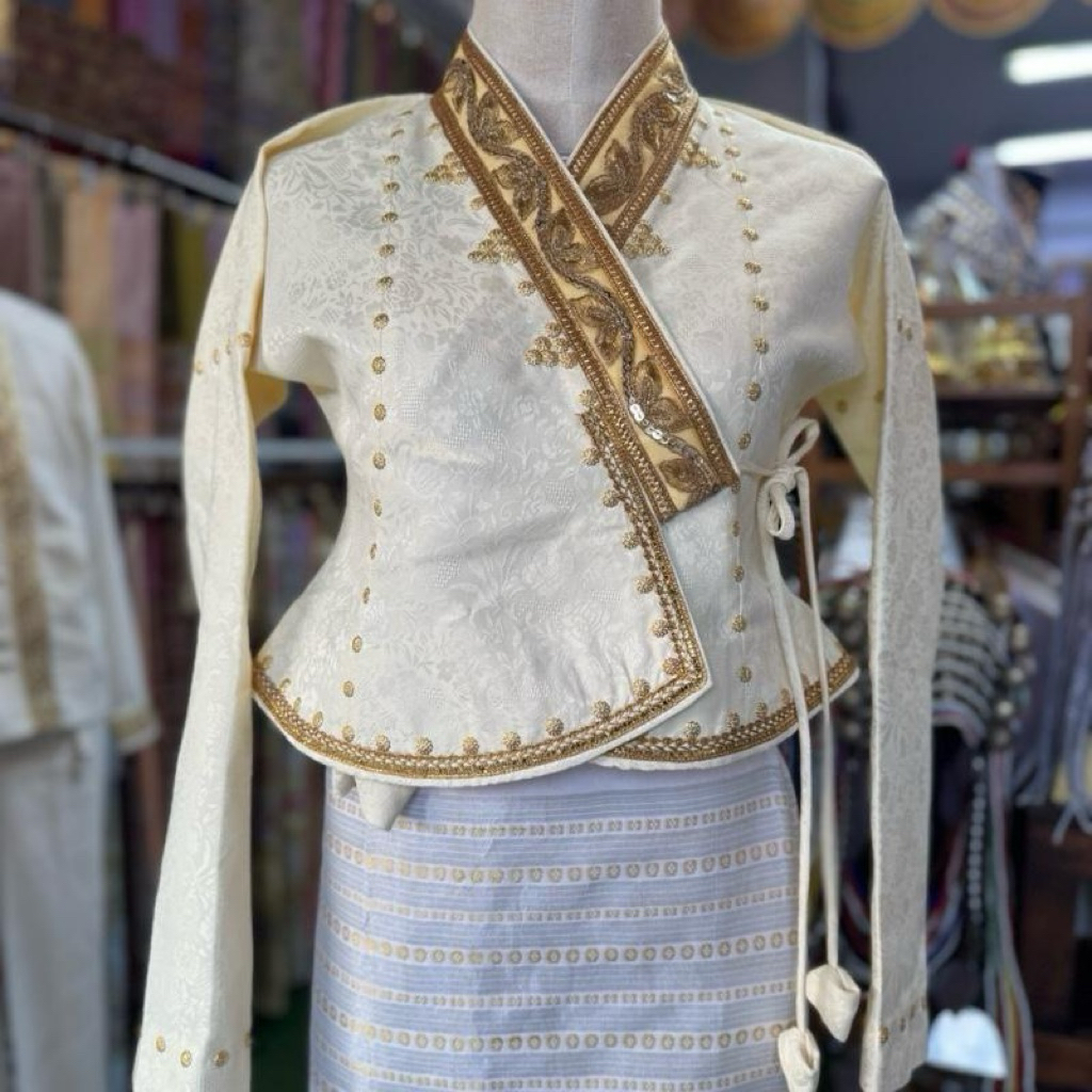 เสื้อไทเขินปักเม็ดดาวคำเนื้อผ้าเเพรพื้นเมือง ผู้หญิง