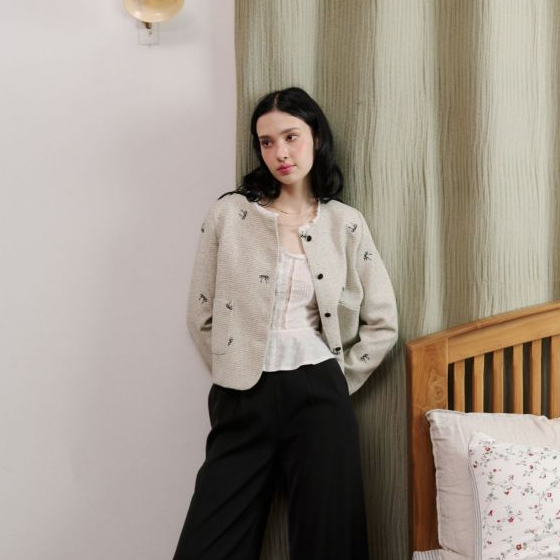 La Mignonne (XS-3XL) Belen Kahlani Blazer เบเซอร์ใส่ทำงาน ใส่เที่ยว ดีเทลล์งานปักโบว์ กระเป๋าใช้งานและดุมใช้งานได้จริง