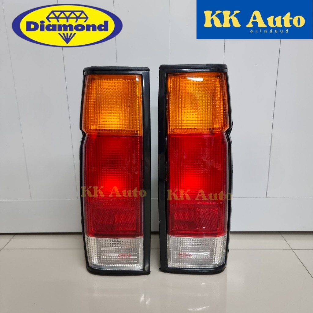 เสื้อไฟท้าย บิ๊กเอ็ม BIG M Nissan Big-m TD-BDi นิสสันรุ่นแรก ตอนเดียวปี1986-1990 ความยาว 36.5 CM