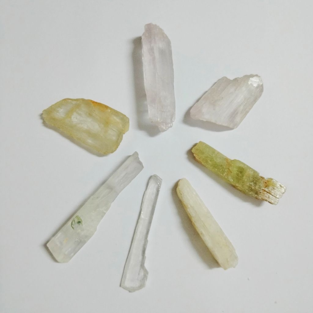 หินคุนไซต์ (Kunzite Stone)
