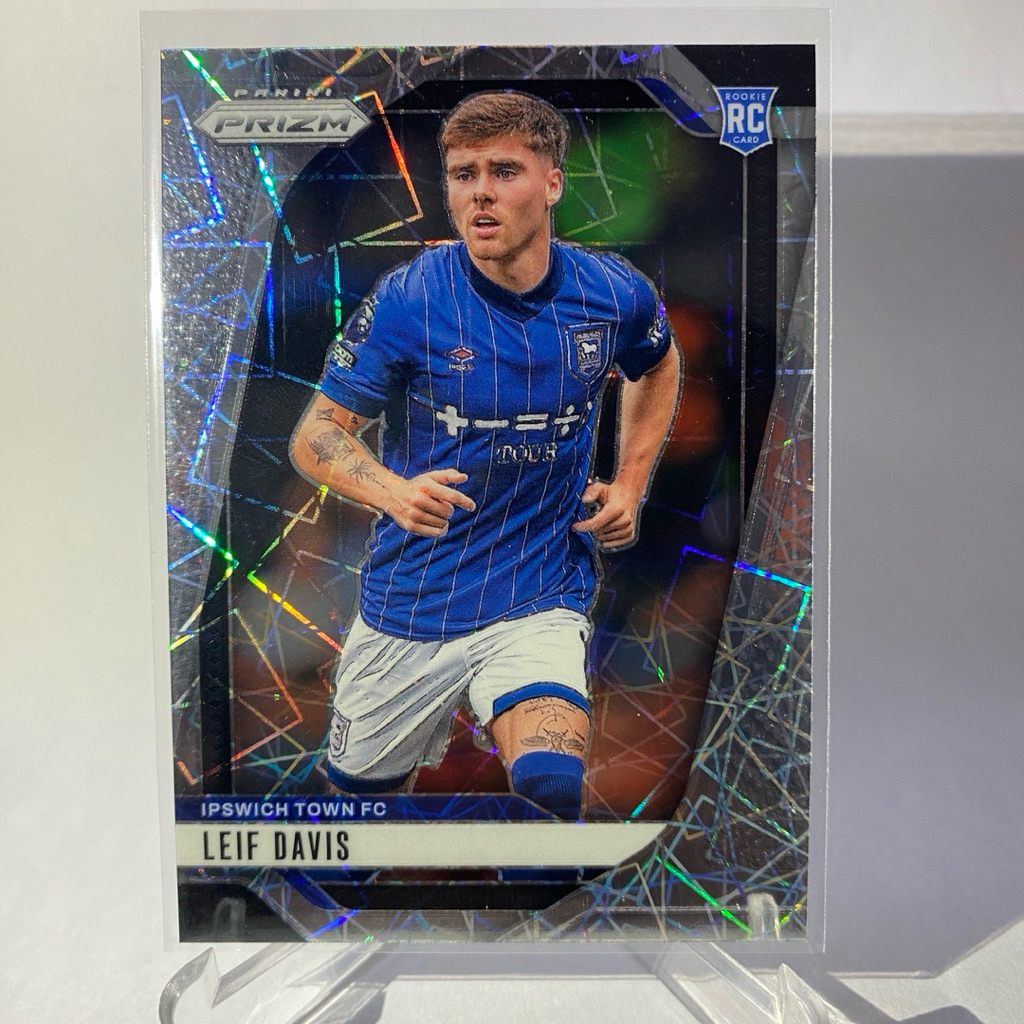 การ์ดนักฟุตบอลสำหรับสะสม LEIF DAVIS, RC , (PRIZM), IPSWICH TOWN, PANINI PRIZM 2025