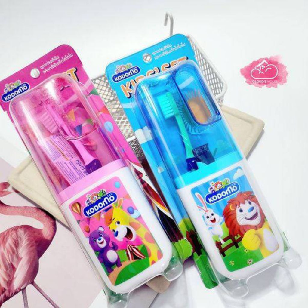 KODOMO KIDS' SET โคโดโม ชุดแปรงสีฟัน ยาสีฟัน สำหรับเด็ก ขนาดพกพา (คละสี)