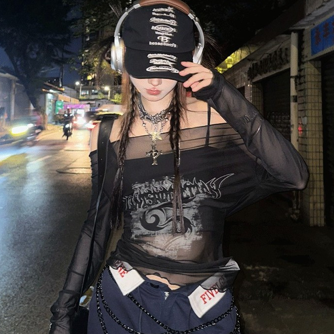 YOYO พร้อมส่ง🐲เสื้อครอป เซ็ต2ชิ้น🐲ซีทรู  พิมพ์ลายมังกร เสื้อปาดไหล่แขนยาว ทรงรัดรูป  แซ่บๆ Y2K  เซ็กซี่ผู้หญิง - รูปที่ 4