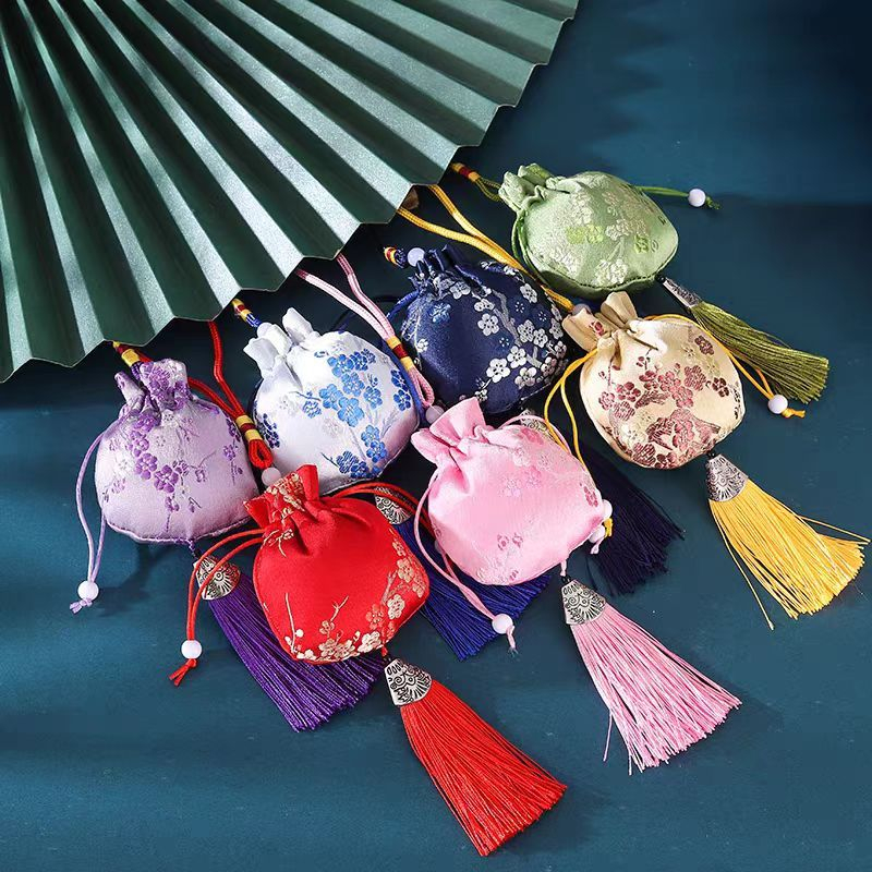 GIDA✏️ พร้อมส่ง ถุงผ้า7*9 ซม. หูรูด กระเป๋าปักลาย ใส่เหรียญประดับพู่