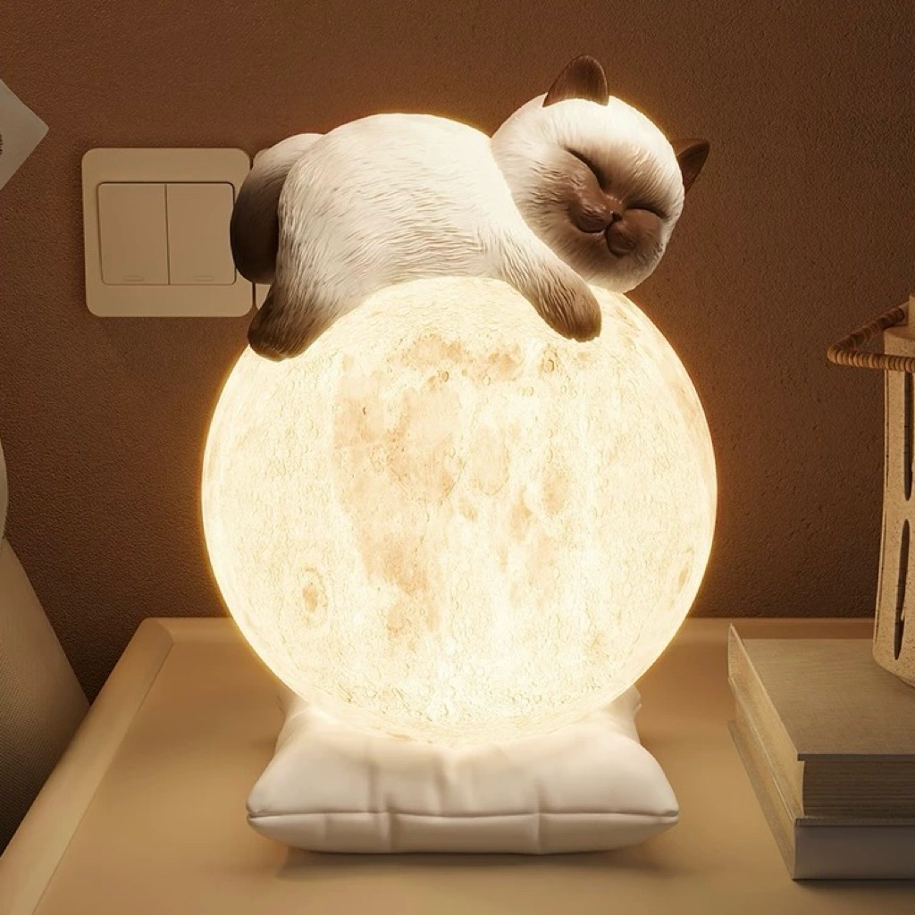 พร้อมส่ง🌕โคมไฟ Meow on the Moon แมวนอนบนดวงจันทร์ ปรับระดับแสงได้ โคมไฟตั้งโต๊ะ แต่งโต๊ะคอม ของขวัญ 75022