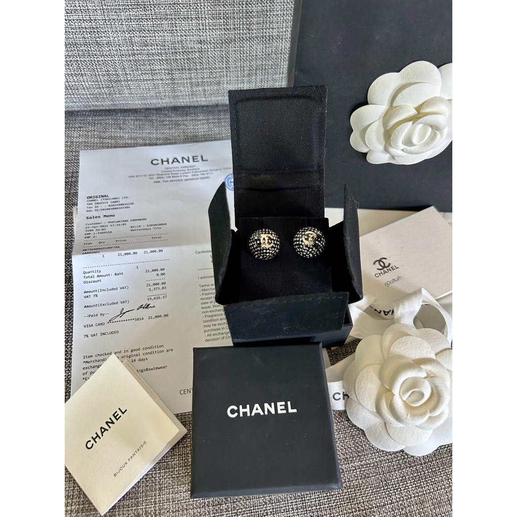 CHANEL Earrings ของแท้ 💯% ขนาด 1.5 cm อปก ครบ+ใบเสร็จตัวจริง จาก shop Embassy เพชรเงาวิ้ง ติดหูสวย
