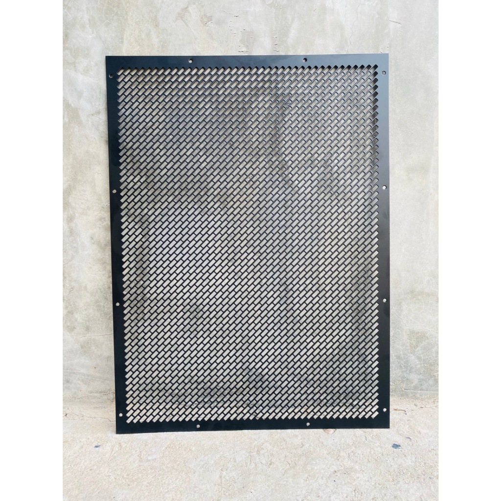 ตะแกรงปั้มตู้ลำโพง TB15 ตะแกรงตู้ลำโพง ปั๊มจากโรงงาน รุ่น TB15 หนา1.4มิล 420*570 VC07