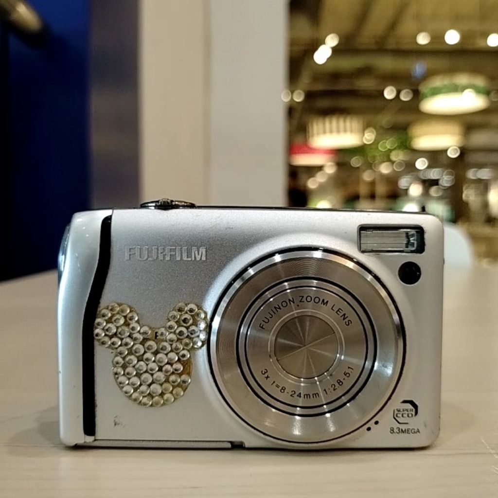 Fuji Finepix F40fd digital camera