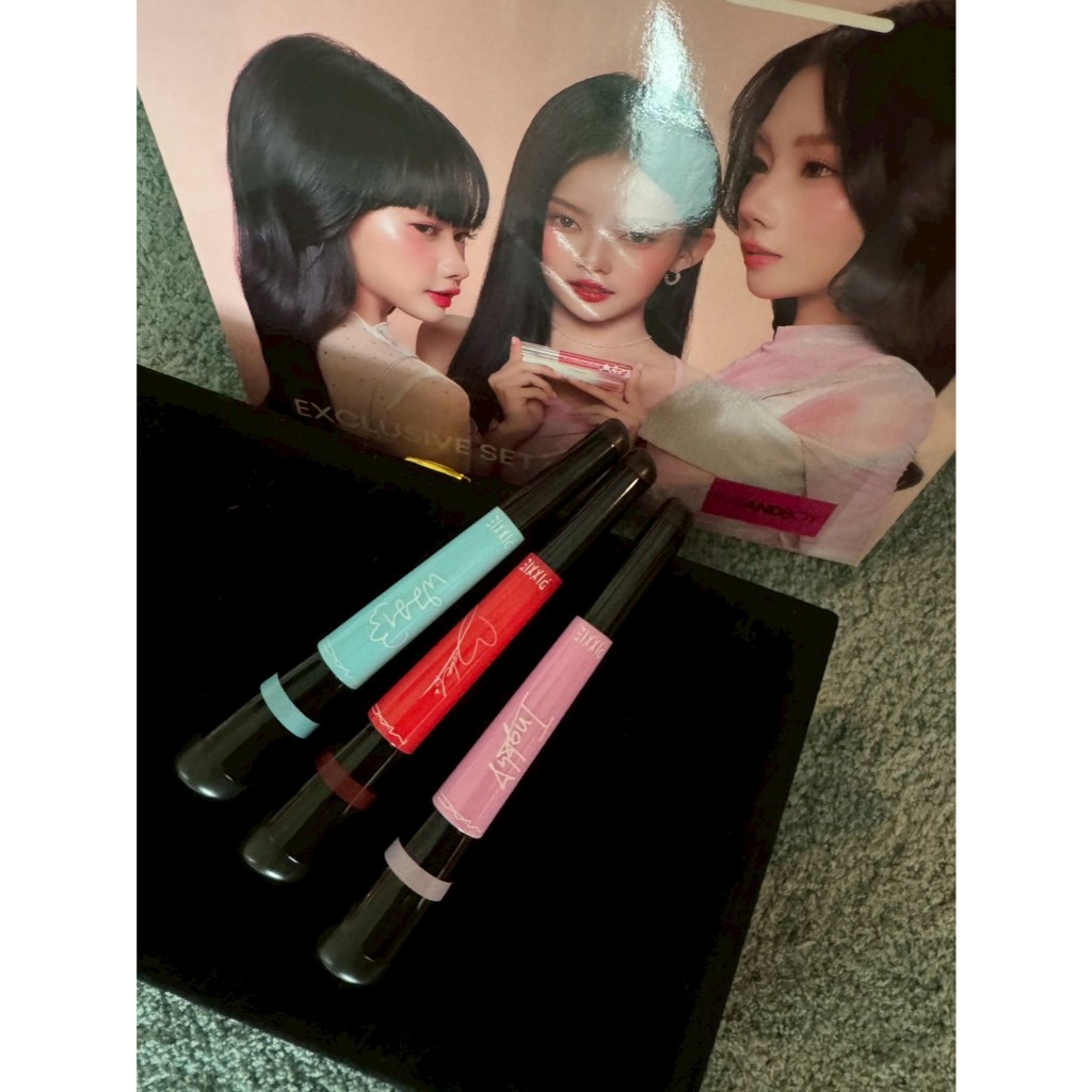 แปรงซิลิโคน 2-in-1 ใช้ได้ทั้งแก้มและปาก M/\C PIXXIE SET