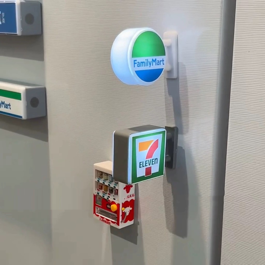 สติ๊กเกอร์ติดตู้เย็นแม่เหล็ก 3 มิติ แม่เหล็กร้านสะดวกซื้อ ป้ายไฟ ของประดับตกแต่ง กล่องไฟเรืองแสง 711 กระดานแสดงผลขนาดเล็