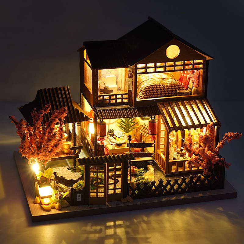 Mini Sakura House รุ่นTC14 สวนซากุระขนาดเล็ก+โคมไฟ+กล่องของขวัญพลาสติกใส บ้านญี่ปุ่น บ้านไม้จิ๋ว