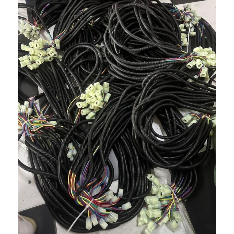 ปลั๊กต่อสายลบโค้ดตรงรุ่นเวฟ 125 บังลมสะดวกต่อการลบโค้ดได้เลยไม่ต้องถอดบังลมยาว1 เมตรหุ้มสายไฟด้วยท่อกระดูกงูแบบผ่า