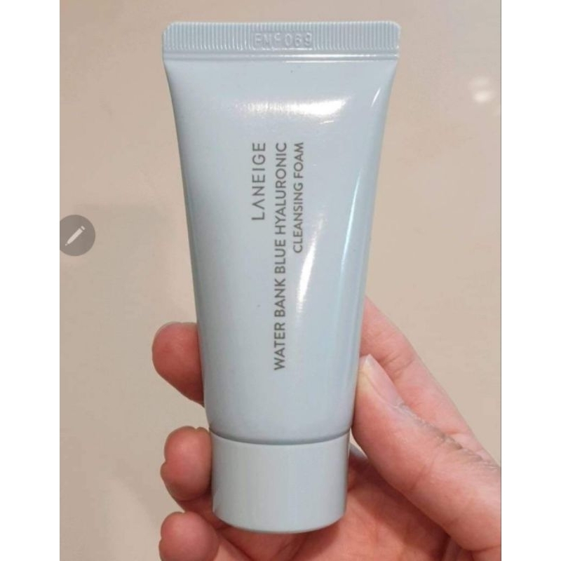 laneige water bank blue hyaluronic cleansing foam 30g มี1ค่ะ แท้ฉลากไทยค่ะ ใช้ได้ยาวๆค่า