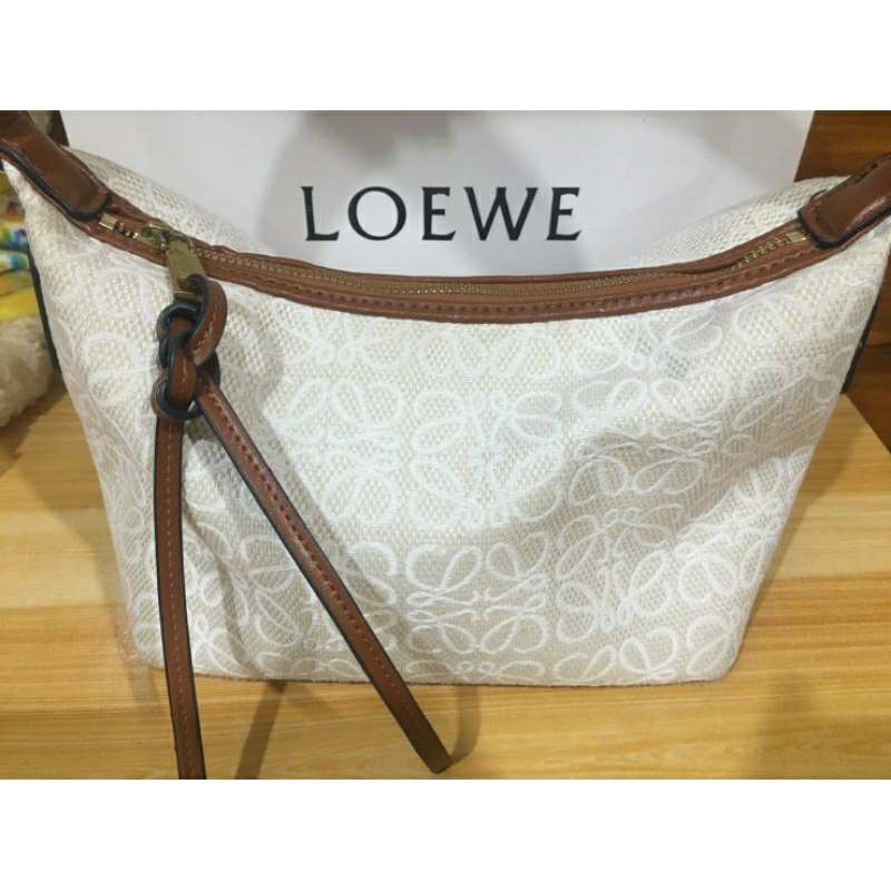 กระเป๋าLOEWE สะพายไหล่