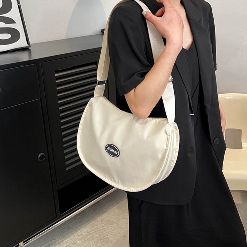 Jukoy งานเข้าใหม่สุดปัง กระเป๋าสะพายไหล่แฟชั่น งานสวย สีน่ารักโดนใจถึง 3 สี น้ำหนักเบา ดีเทลตัวสายสามารถปรับได้ตามใจชอบ