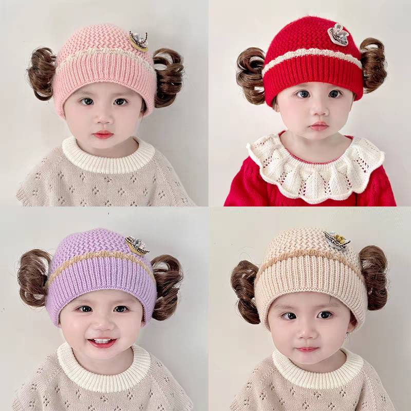 [พร้อมส่ง] หมวกไหมพรมเด็ก 5เดือน-2ปี รอบหัว:40-50 cm. หมวกไหมพรมกันหนาวแบบพับขอบสำหรับเด็กผู้หญิง ติดวิกปอยผมด้านข้าง