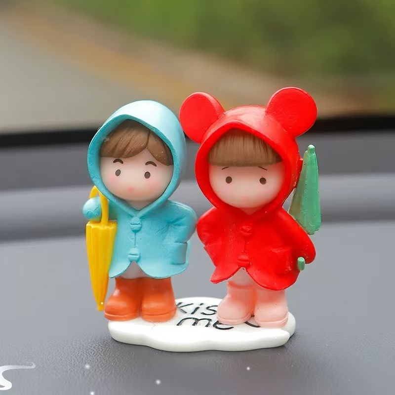 ตุ๊กตาติดหน้ารถเพิ่มบรรยากาศของรถในการขับขี่ ตุ๊กตาเด็กผู้ชายกับเด็กผู้หญิง