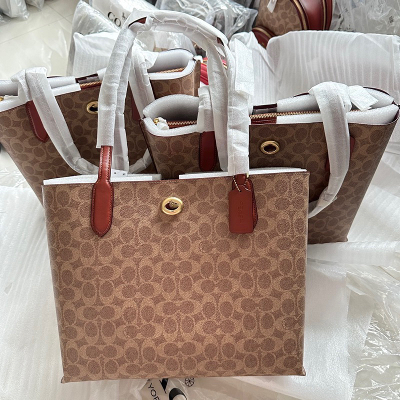 Coach Willow Tote In Signature Canvas C0693