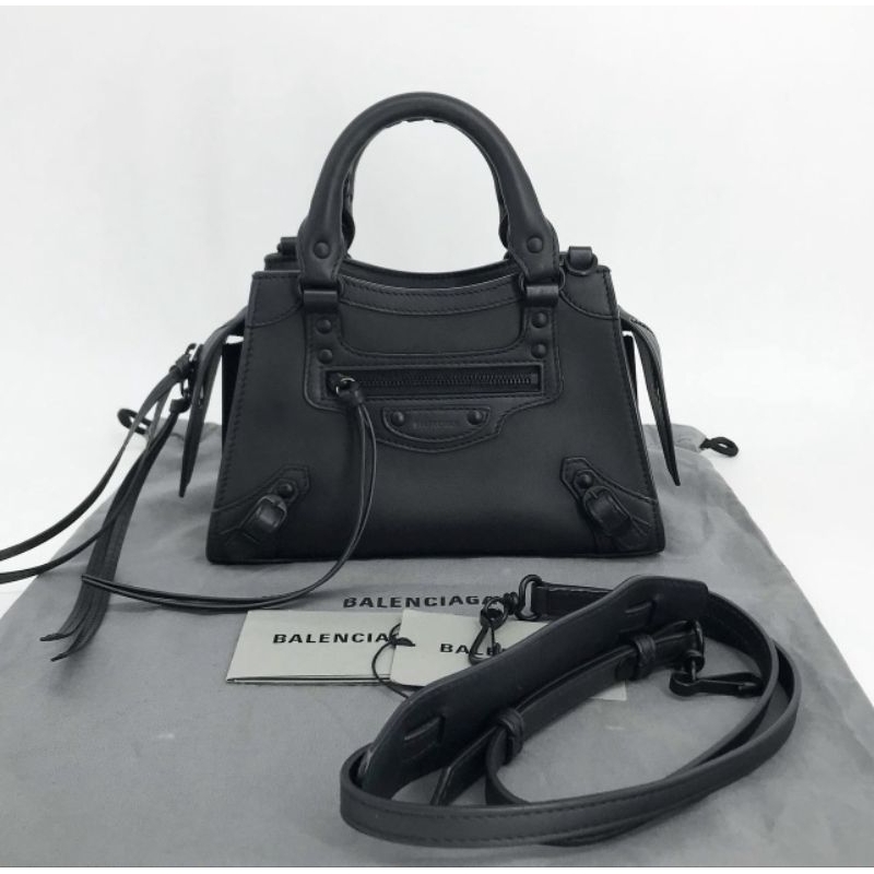 👜กระเป๋าสุดฮิต สุดแสน น่ารัก หายาก สวยๆ  💥(Like New) Balenciaga Neo Classic Mini So Black สีดำอะไหล่