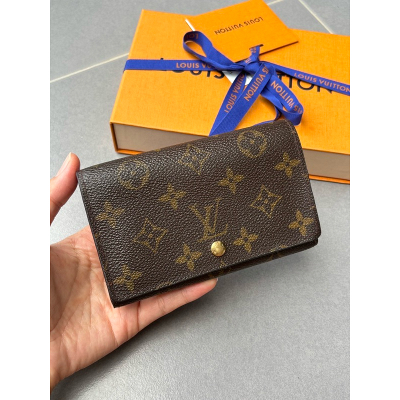 Lv Tresor wallet มือสองของแท้💯ค่ะ (รบกวนทั่กแชทก่อนสั่งค่ะ)