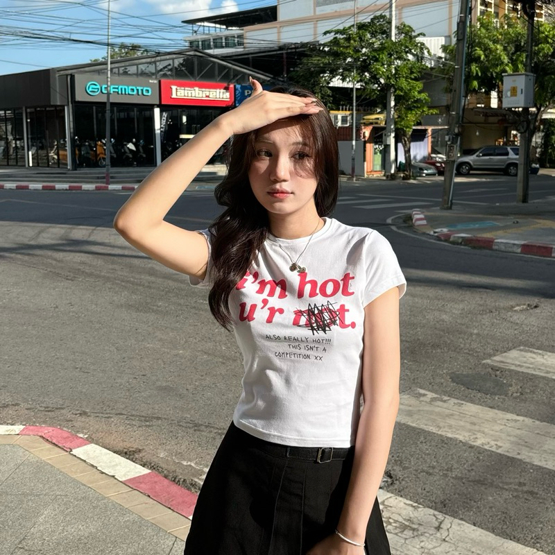 AHOLICBKK | เสื้อทรง BABY TEE I'M HOT