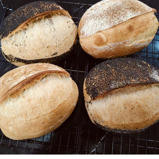 Sourdough ขนมปังเปลือกแข็งจากยีสต์ธรรมชาติ ขนาด 600-650 กรัม (พรีออเดอร์)