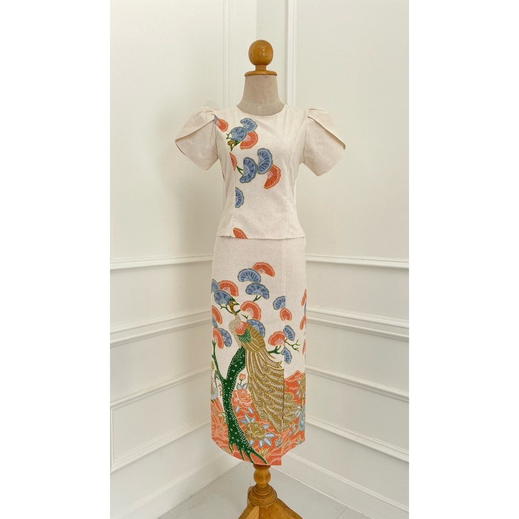 ชุดเซตเสื้อกระโปรงผ้าปาเต๊ะนายนกยูง คอกลม แขนกลีบบัว งานอัดกาว ทั้งชุด ทุกชิ้น ซิปซ่อนด้านหลัง (S-2XL) KS628 - รูปที่ 6