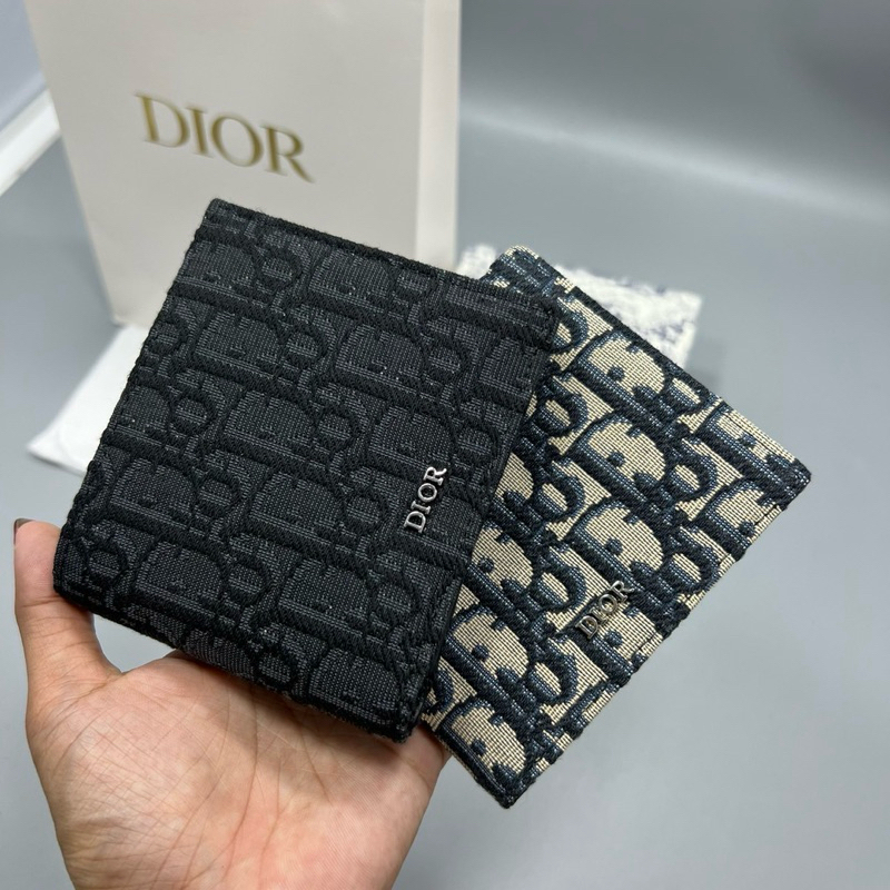 กระเป๋าตังค์ใบสั้นผู้ชาย ตรงปก % New กระเป๋า ขนาด 12 cm งานเกรด : Ori งานสวย