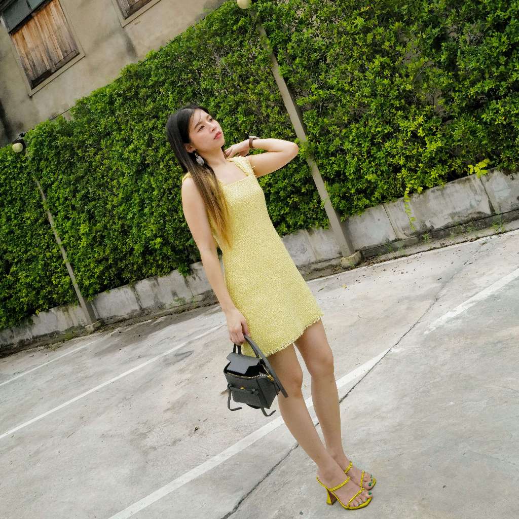 Weftloom Scone Dress v.2 เดรสสายเดี่ยวผ้าทวีต สีเหลือง banana