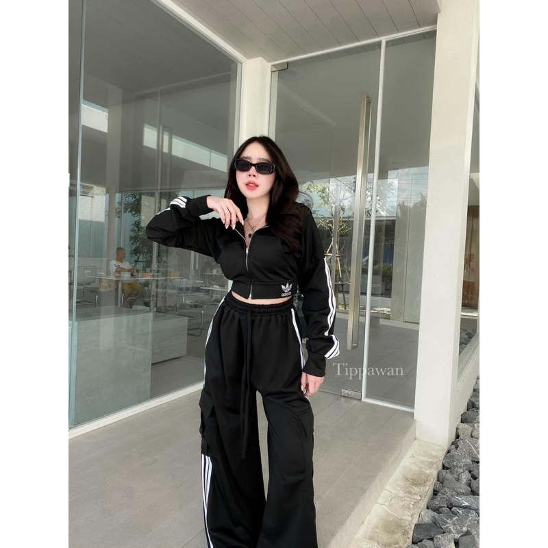 Phapassz - Setเสื้อแขนยาว พร้อมจะเครื่องแบบปังๆ แขนยาวครอปชิปหน้า กางเกงขายาวแบบใส่สบายๆลุยๆ Tippawan