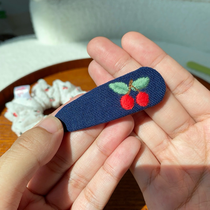 cherry bomb scrunchies | ยางมัดผม ยางรัดผม ลายเชอร์รี่ ยีนส์ |muanjia.studio - รูปที่ 4