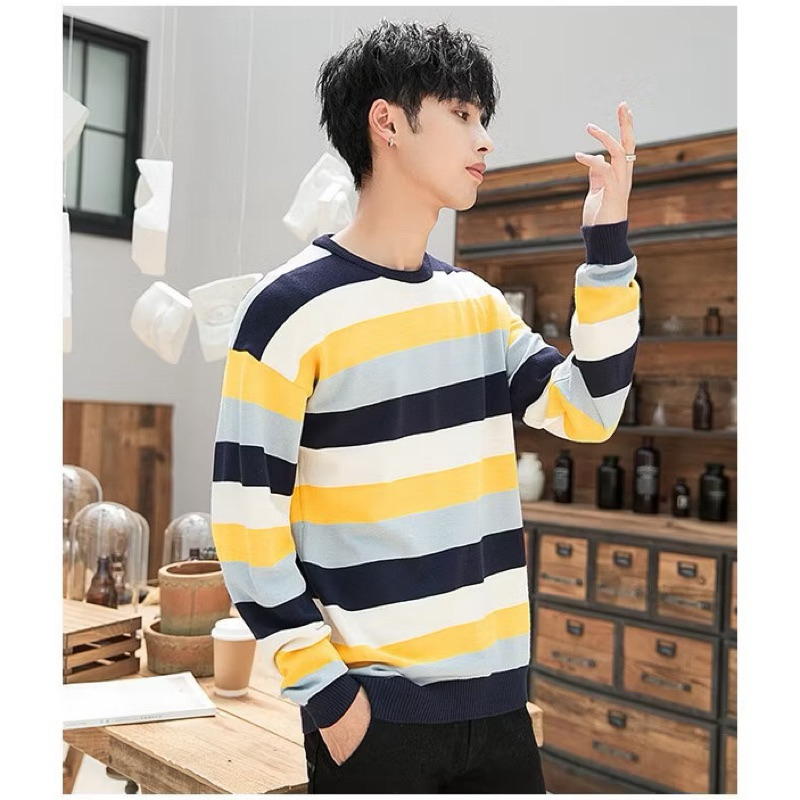 เสื้อไหมพรมโอเวอร์ไซส์ STRIP CREW NECK SWEATER