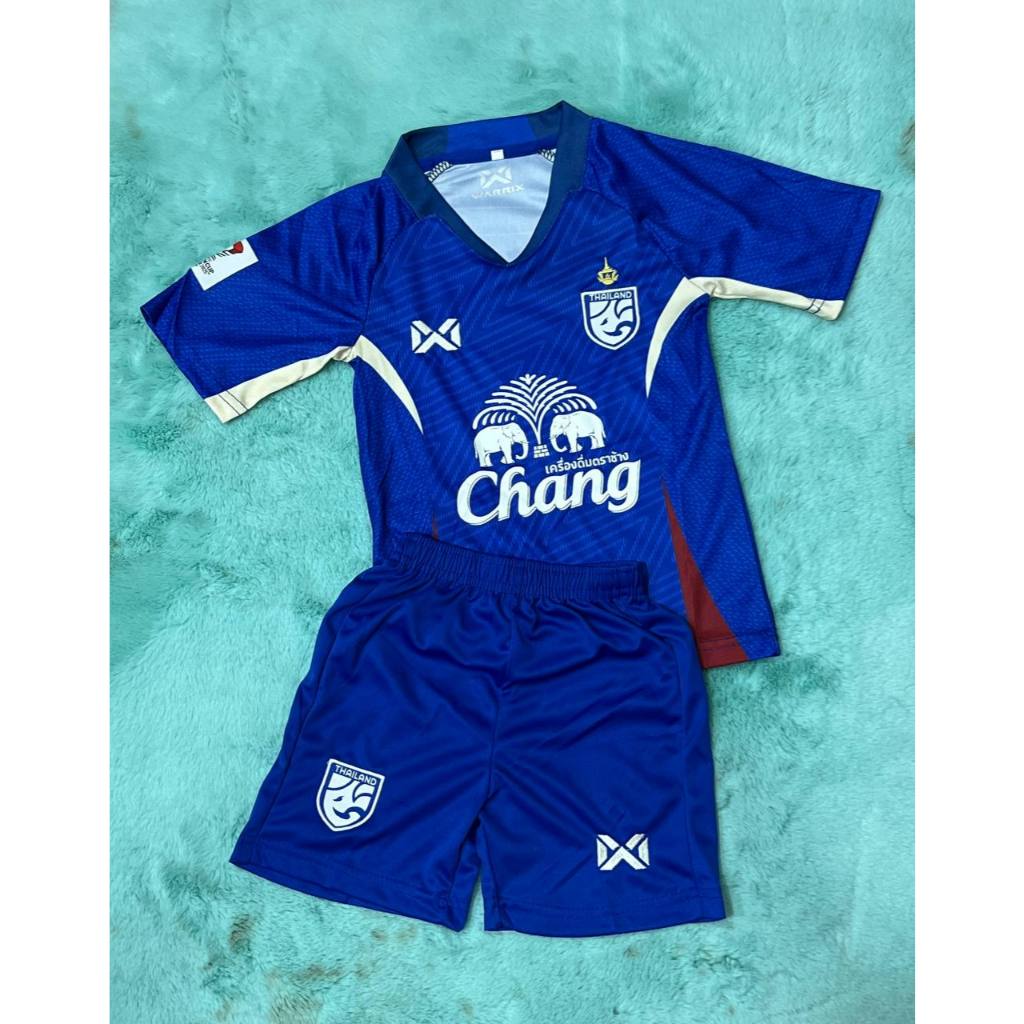ชุดกีฬาเด็ก ทีมชาติไทย Blue คอวี รุ่นใหม่ล่าสุด2024/25 เสื้อบอลและกางเกงบอล