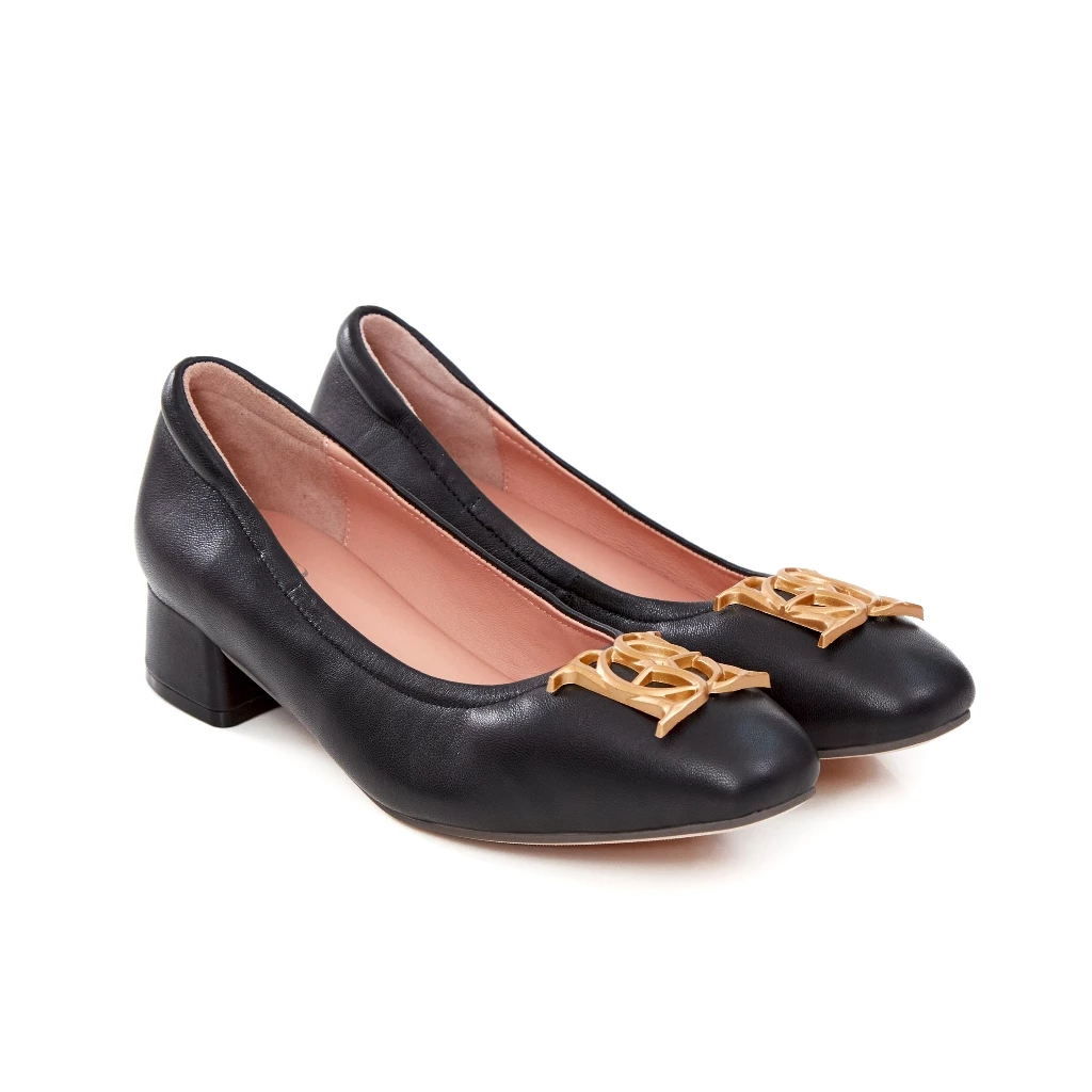 O&B รองเท้าหนังแกะ รุ่น AUDREY CREST CLASSIC HEELS IN GIRL IN BLACK-11248CS32166F_C4BKXX