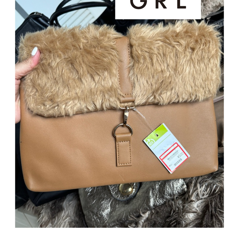 GRLกระเป๋าcrushสีครีมสวย