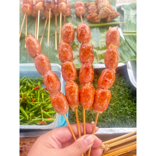 ไส้กรอกอีสานสด แบบเสียบไม้15ไม้แถม2ไม้ (ไม้ละ 4 ลูก) ขนาด 1 กิโลกรัม