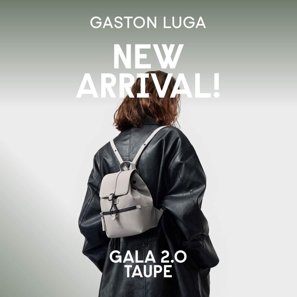 GALA 2.0 TAUPE กระเป๋าสะพายหลัง กระเป๋าสะพายข้างผู้หญิง วัสดุสะท้อนน้ำ