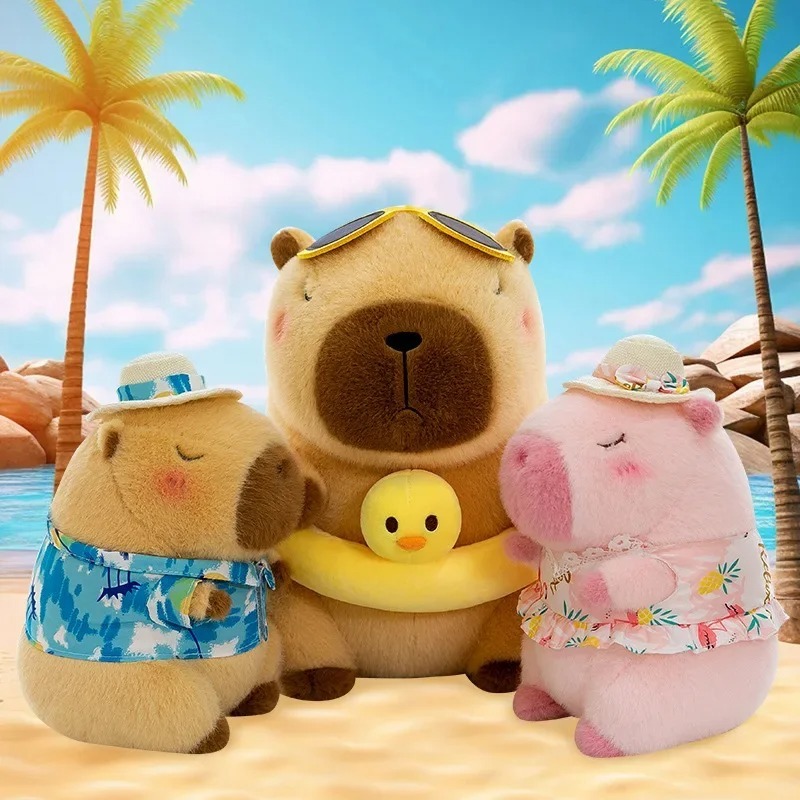 CLZ🌈Capybara ของเล่นตุ๊กตา🌈เสื้อผ้าชายหาดว่ายน้ําวงกลม Capibara อะนิเมะ Fluffy ของเล่น, สัตว์ตุ๊กตานุ่มน่ารักการ์ตูนฤดู