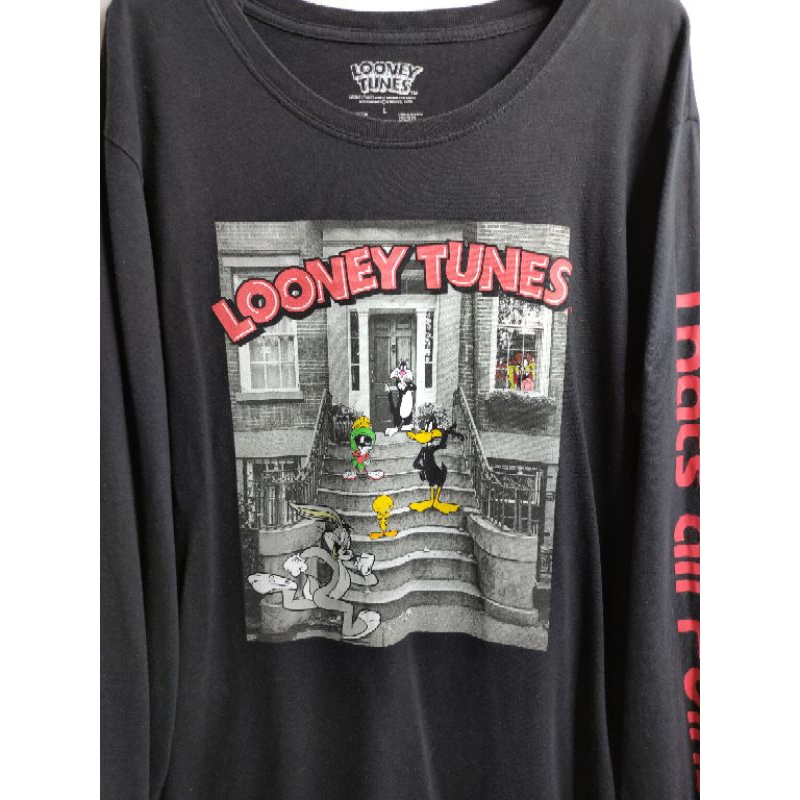 เสื้อยืด แขนยาว มือสอง ลายการ์ตูน LOONEY TUNES อก 42 ยาว 28!