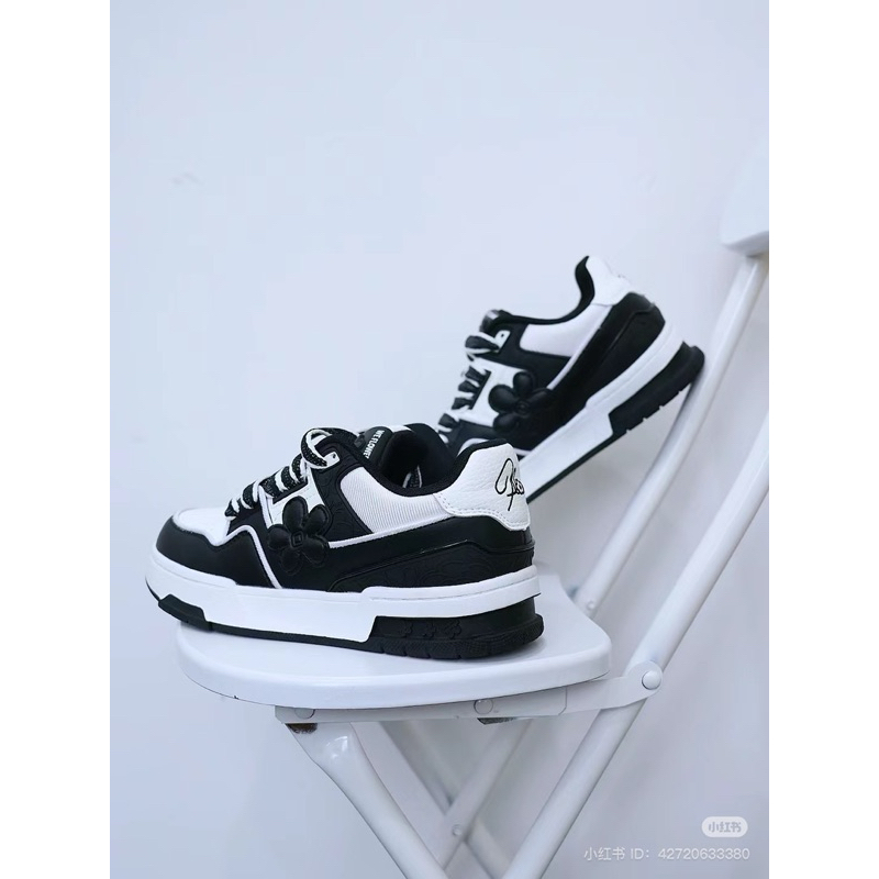 รองเท้า WE FLOWER รุ่น WF001 สี Panda (ดำ)